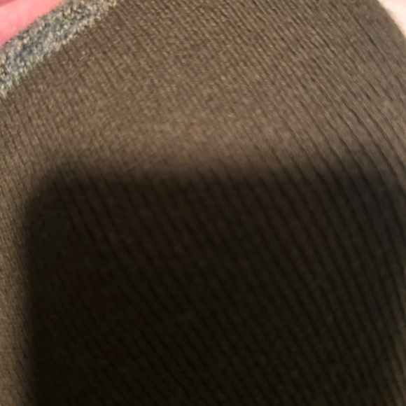 Green knit top with patterned hem - Picture 4 of 4